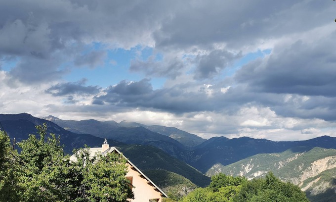 Sauze Hotel | Auberge de Sauze, fine dining, gîtes and rooms with breathtaking mountain views