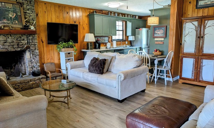 Auburn Cabin | Auburn University Private Waterfront Getaway w/WiFi