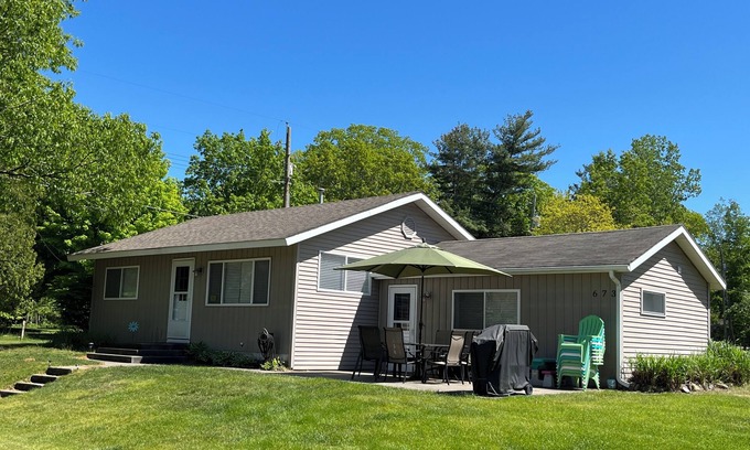 Silver Lake Cottage | Aug weeks still available. Perfect for families!Walk to lake and private beach!