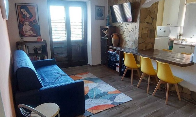 Monterosso Calabro Apartment | Aunt Maria House 6 sleeps Monterosso - Kalabria Coast to Coast