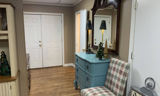Mountain View Apartment | Aunt Minnie's Peabody Flat near Mountain View's Historic Courthouse Square