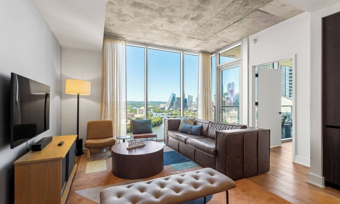 Rainey Street Historic District Condo | Austin Affinity Corner Condo