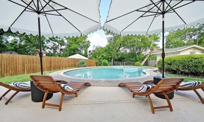 Saxony House | Austin Music Retreat - Spacious 5BR home w/private pool & game room near Austin