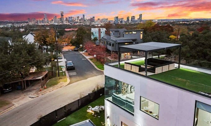 Galindo House | Austin's Skyline Lux. Private Pool & Rooftop Deck