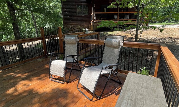 Bourbon Cabin | Authentic Cedar Cabin-Dogwood Cabin-with Pool near Blue Springs Ranch