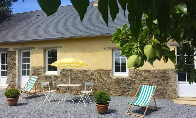 Vidouville Cottage | Authentic House with Private Parking Among Apple Trees