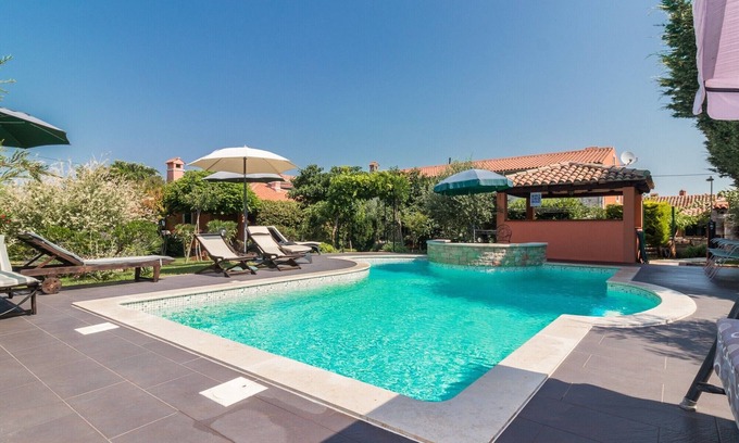 Valdebek Apartment | Authentic Istrian House - Family Apartment with saltwater pool - near Kamenjak