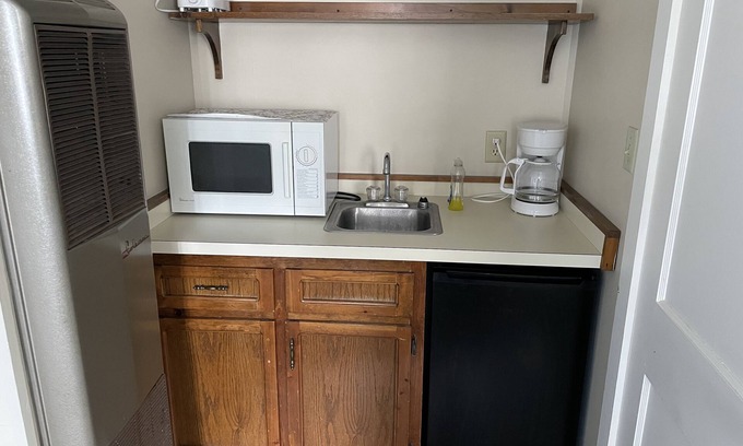 Au Train Hotel | Autrain Motel