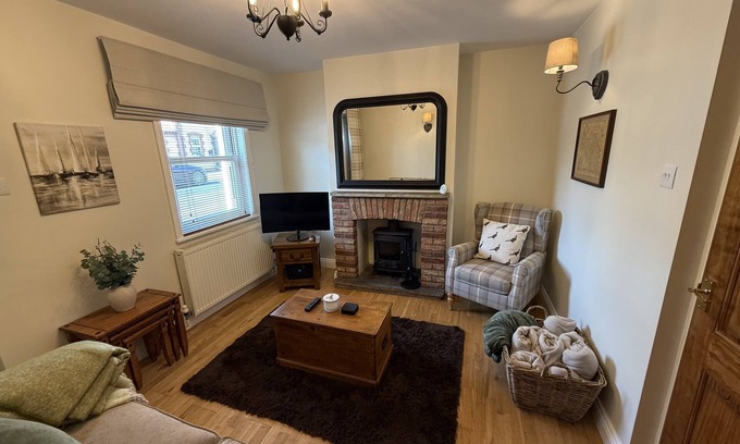 Muston Cottage | Autumn Cottage - Cosy Dog Friendly Cottage