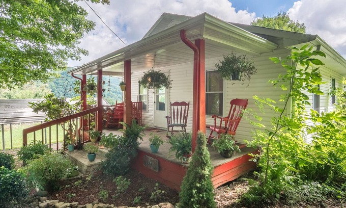 Roan Mountain Cottage | Autumn & Fall Colors at Cloudland Cottage in Beautiful Roan Mountain!