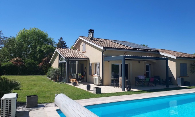 Bressols House | Aux Portes de Montauban, Maison Avec Jardin, Piscine et Jacuzzi