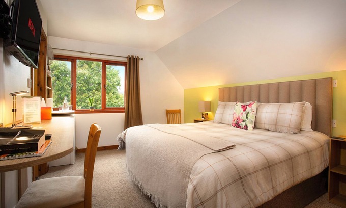 Alness Bed & Breakfast | Available Now | Spacious En-Suite, Wi-Fi + Parking