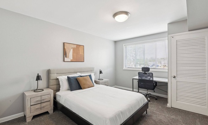 Glengarry Apartment | Avery Apartments A4 I Spacious 1 Bed 1 Bath