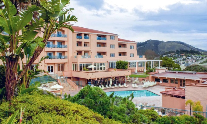 Avila Beach Hotel | Avila Beach Escape! 2 Cozy Units w/Full Kitchen & Balcony! Pool, Free Parking!