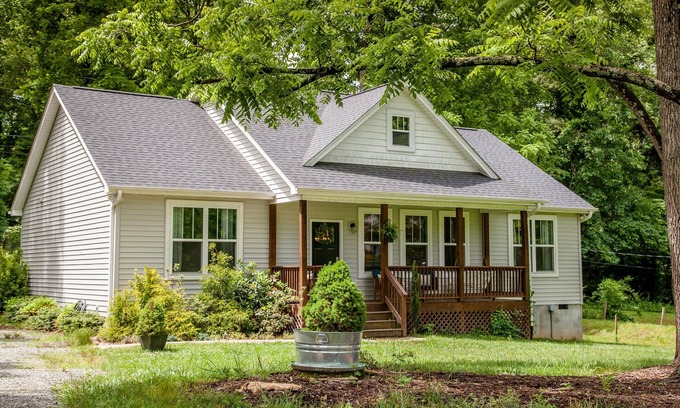 Oakley House | AVL Home Convenient to Mtns & City Family Friendly with Hot Tub