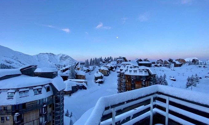 Avoriaz Apartment | AVORIAZ "LE REFUGE" resort center ski-in ski-out chimney 10 pers