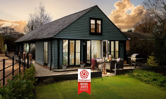 Bishops Waltham House | Award-winning barn conversion offering spacious accommodation near South Downs National Park.