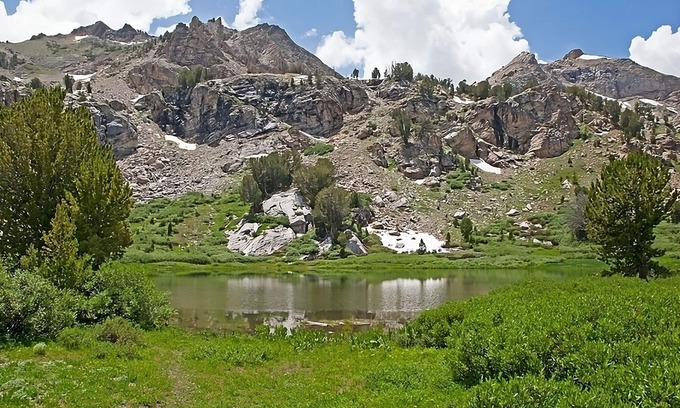 Elko Hotel | AWE-INSPIRING HOLIDAY SPOT! TWO COZY AND CLEAN UNITS, PARKING, POOL