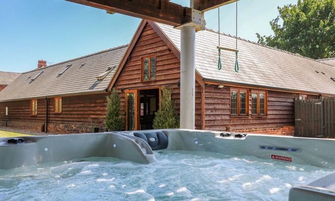 Llanfair Caereinion Cottage | AWELFAN, pet friendly, character holiday cottage in Bettws Cedewain