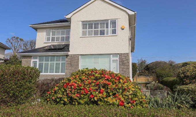 Criccieth House | Awelfryn