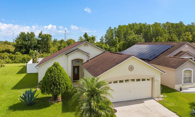 St. James Park House | Awesome 3BR/2BA Home, Private Pool (Extra Daily Charge to Heat), Disney Theme!