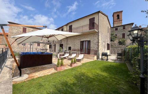 Civitella Benazzone Apartment | Awesome Apartment In Civitella Benazzone With House A Panoramic View