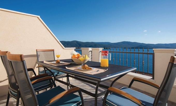 Komarna Apartment | Awesome apartment in Komarna