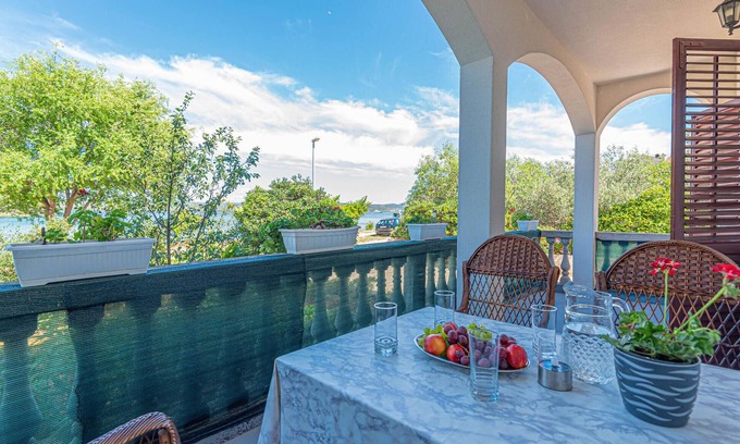 Raslina Apartment | Awesome apartment in Raslina