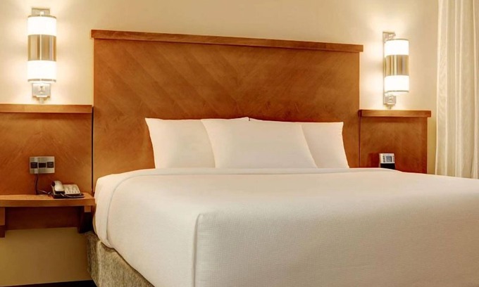 Austin Hotel | Awesome Austin Find! Outdoor Pool, Free Parking, Close to Mount Bonnell!