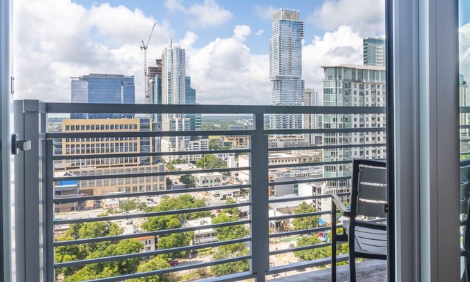 West End Apartment | AWESOME AUSTIN VIEWS 2 bdrm Presidential Penthouse