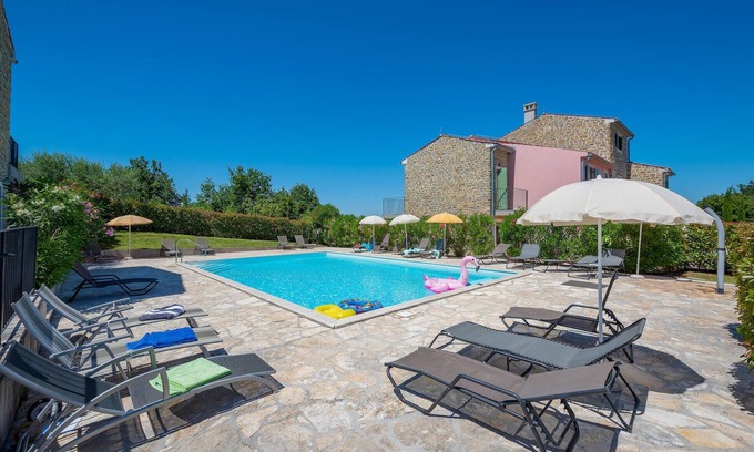 Baredine House | Awesome home in Baredine with WiFi