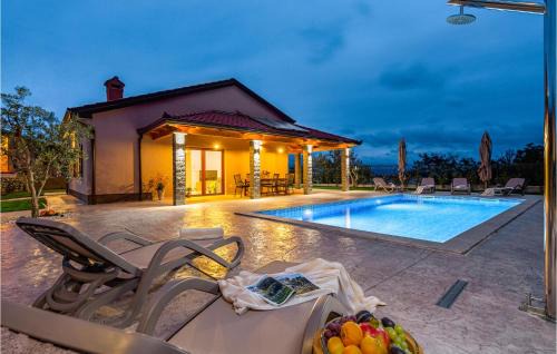Sveti Donat House | Awesome Home In Buzet With Wifi
