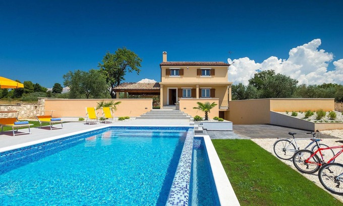 Fazana House | Awesome home in Fazana