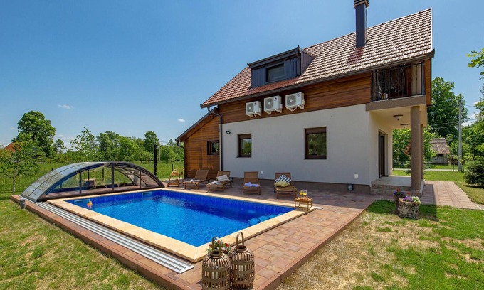 Gospic House | Awesome home in Gospic with WiFi