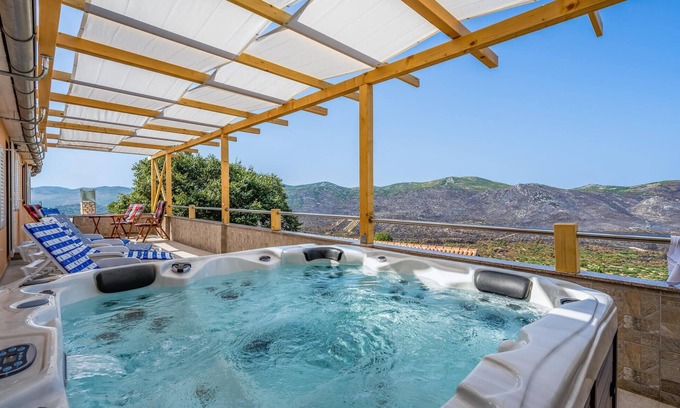 Grebastica House | Awesome home in Grebastica with WiFi