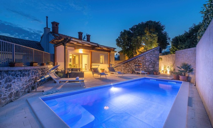 Novi Vinodolski House | Awesome home in Novi Vinodolski