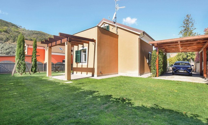 Cisano sul Neva House | Awesome home in Cisano sul Neva