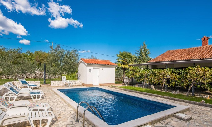 Gostinjac House | Awesome home in Malinska with WiFi