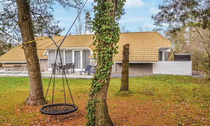 Jegum House | Awesome home in Oksbøl with kitchen