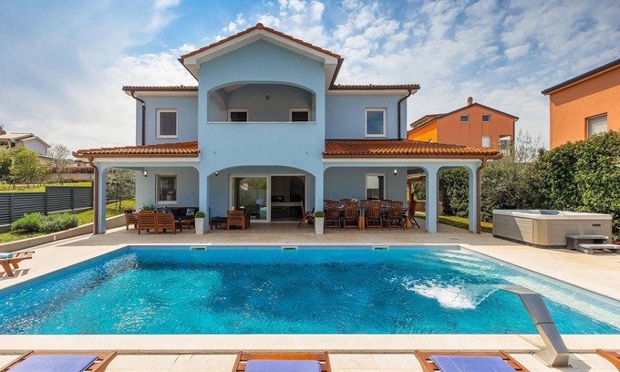 Musalez House | Awesome home in Porec with sauna