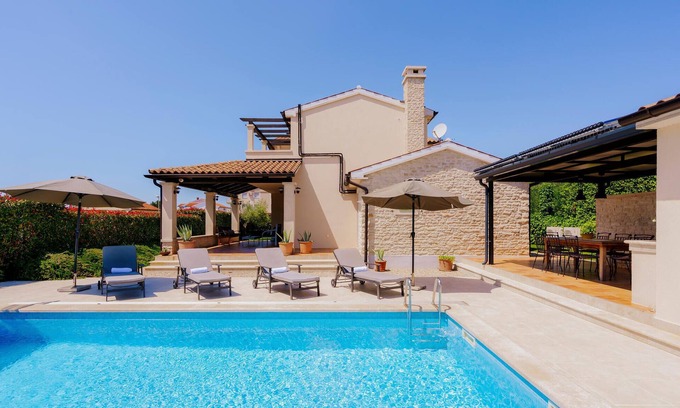 Fazana House | Awesome home in Pula with sauna