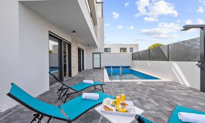 Srima House | Awesome home in Srima