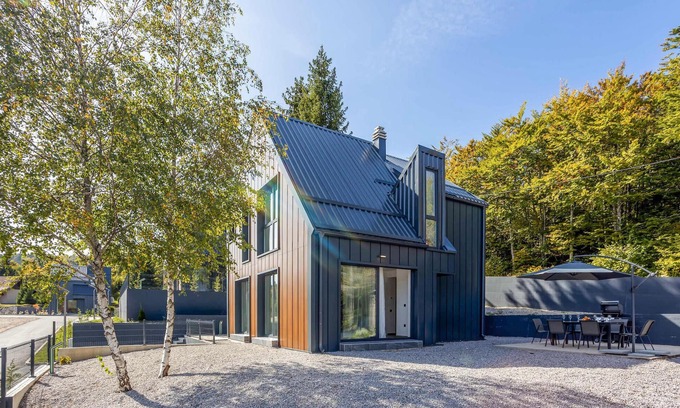 Ravna Gora House | Awesome home in Stari Laz with kitchen