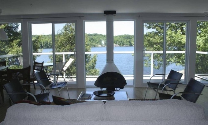 Frontenac Cottage | Awesome Lakefront:2 br modern, c/a, frplace, view
