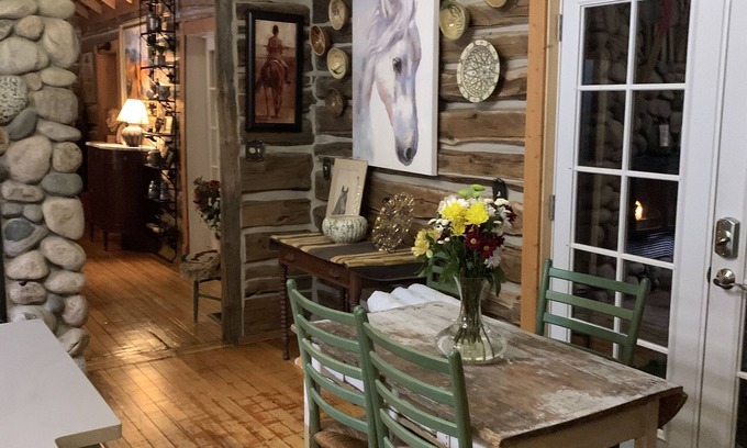 Red Lodge Apartment | Awesome 'Log Home Living' Magazine Home in-town Red Lodge