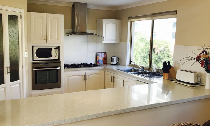Scarborough House | Awesome Scarborough Beach House