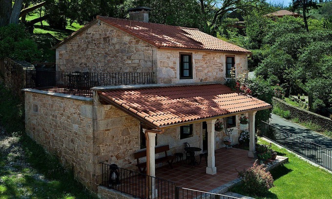 Laxe House | Axouxere House