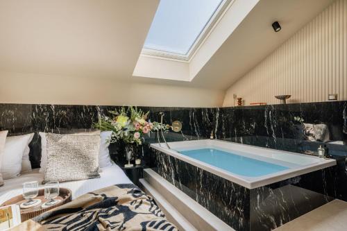 City Centre Apartment | Azure Palace - LoftAffair Collection