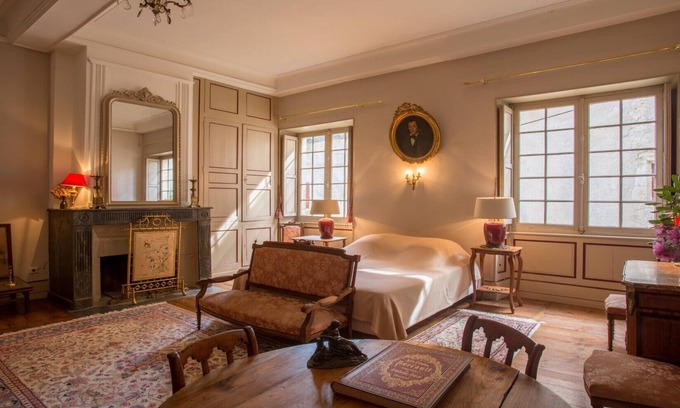 Hastingues Apartment | Béarn family suite at Château d'Estrac