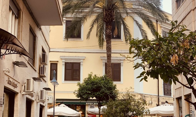 Ruggero Settimo House | B&B Ungheria Ottantaquattro
